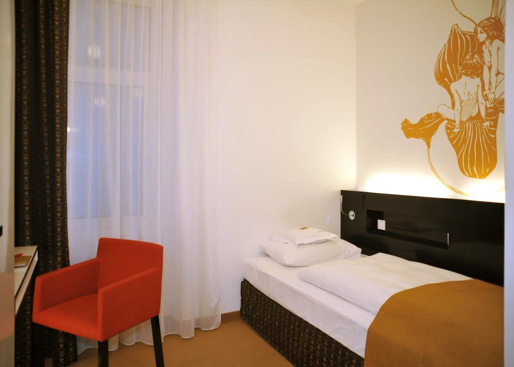 Classic Single Room,1275412870:JPEG